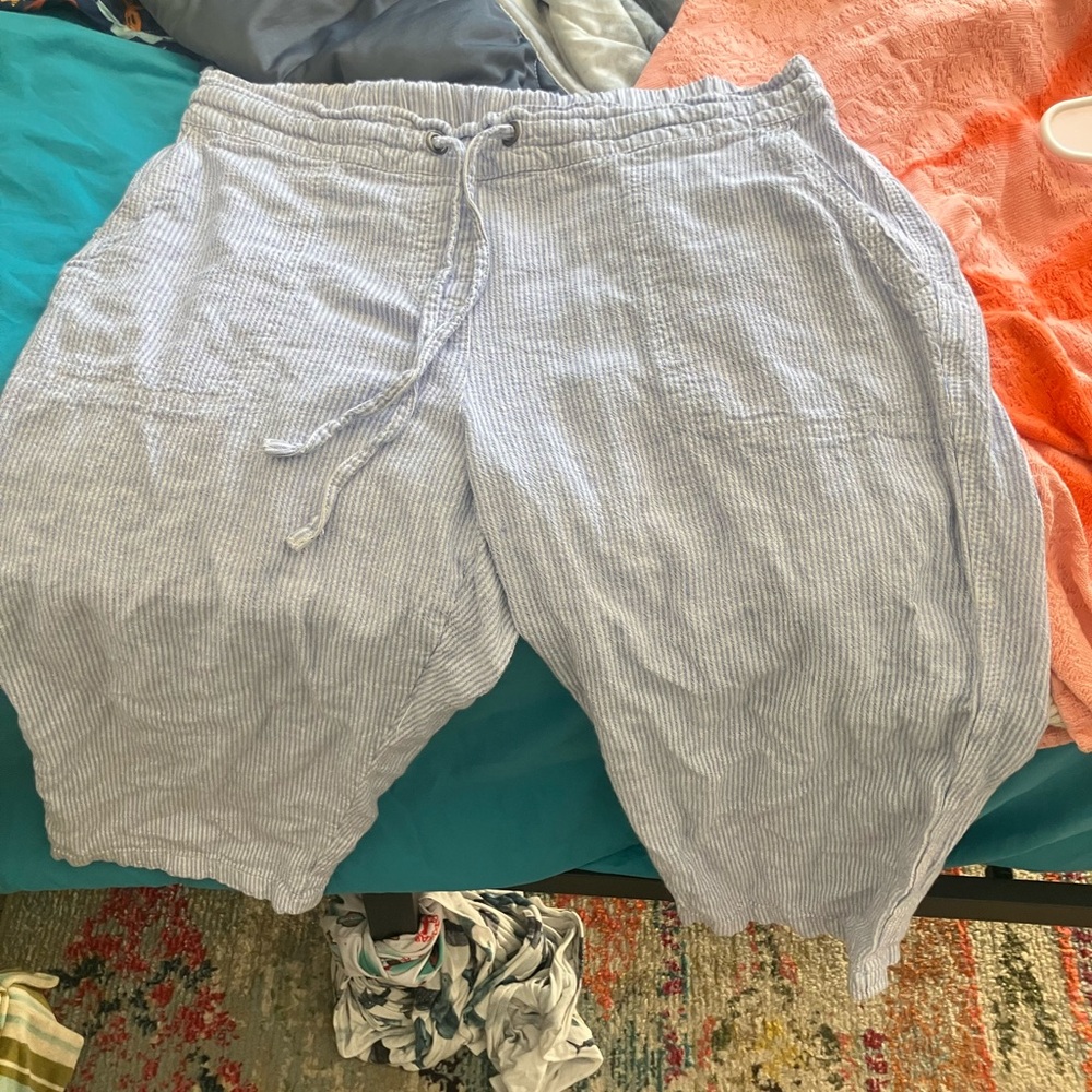 croft & barrow Light Blue Striped Capris - Picture 2 of 6